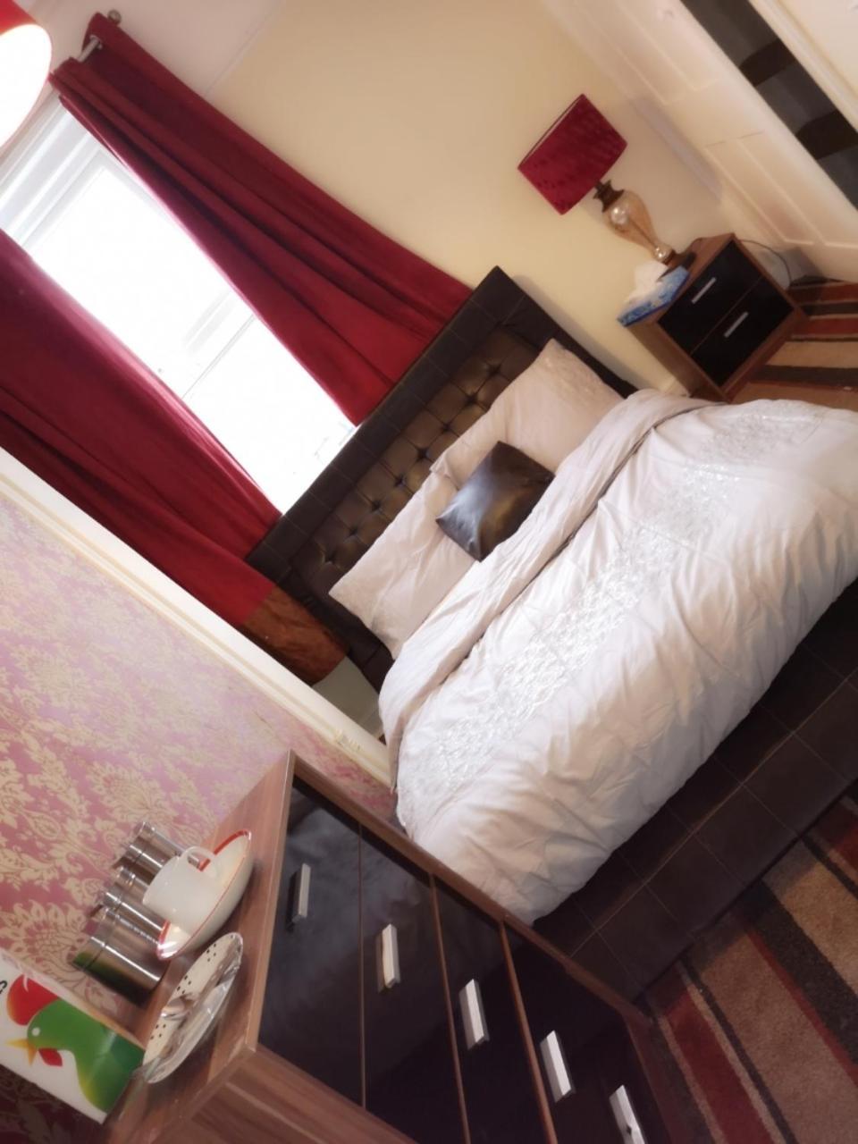 Red Carpet Guesthouse Рединг Екстериор снимка
