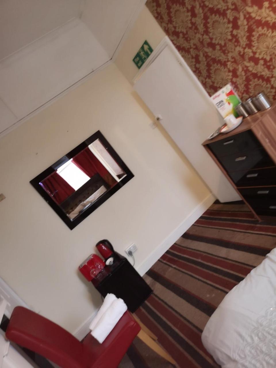 Red Carpet Guesthouse Рединг Екстериор снимка