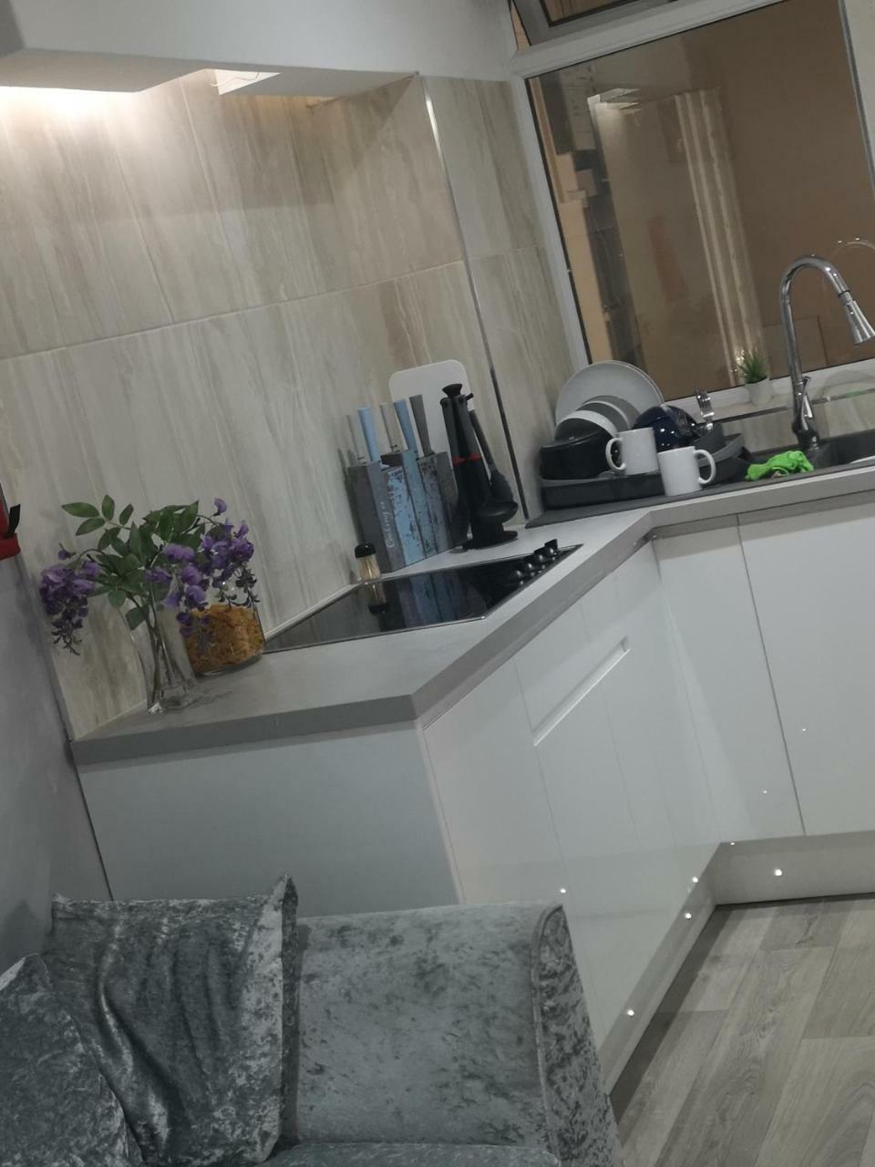 Red Carpet Guesthouse Рединг Екстериор снимка
