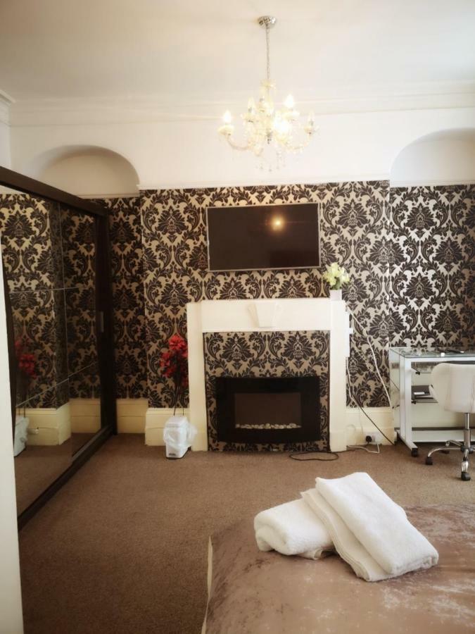 Red Carpet Guesthouse Рединг Екстериор снимка